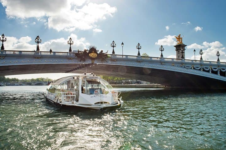 All-glass boats for a panoramic view