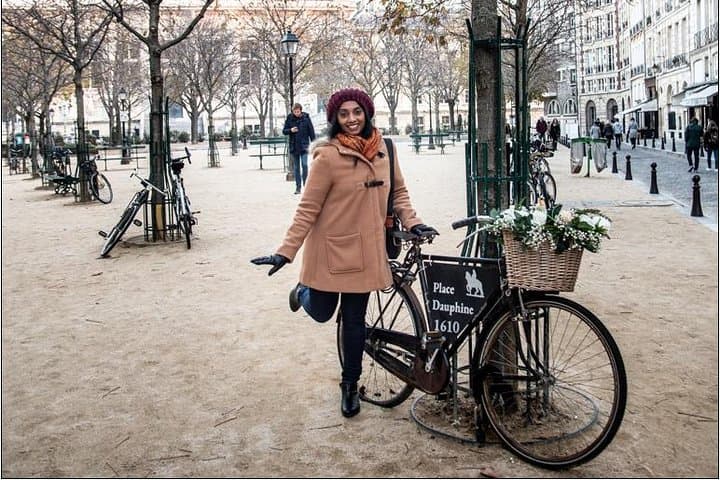 Create charming & memorable professional photos with your friends on A Taste of Paris Paparazzi Photo tour!