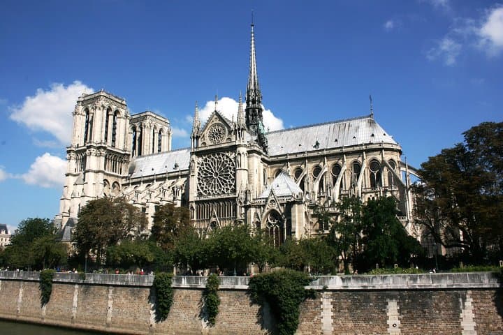 Paris Guided Exterior Tour of Notre Dame Cathedral