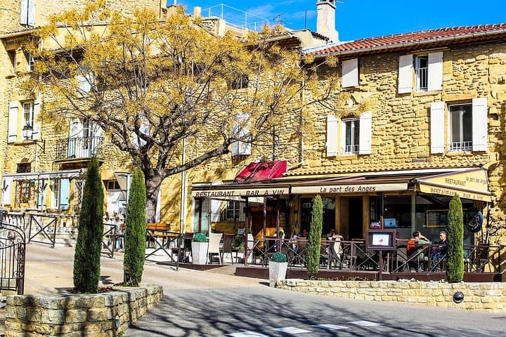 Châteauneuf du Pape & the wines of the region, gastronomy, fine wine & joie de vivre