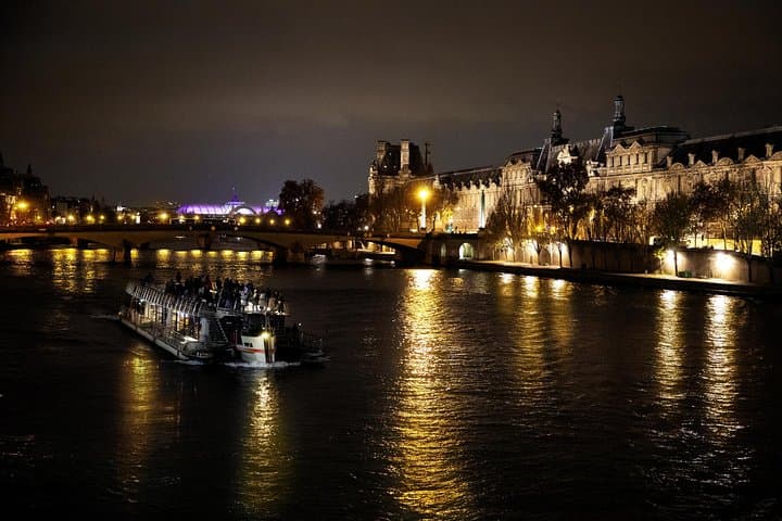 Paris New Year's Eve Sightseeing Cruise by Bateaux Parisiens