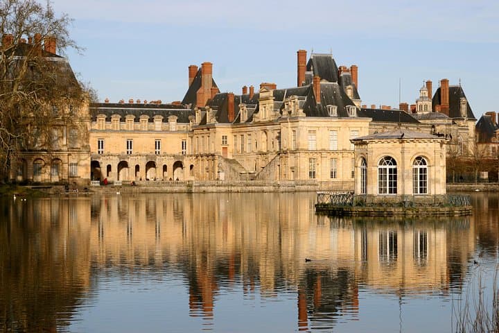 Fontainebleau and Vaux le Vicomte Chateaux Day Trip from Paris
