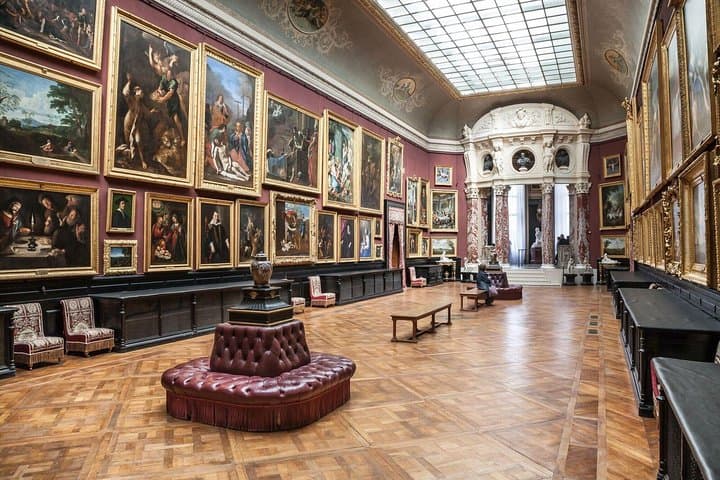 Domaine de Chantilly in a Mercedes VAN (7pax max), Chateau Museum...
