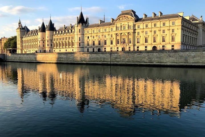 Paris City Tour with Portuguese speaking driver guide