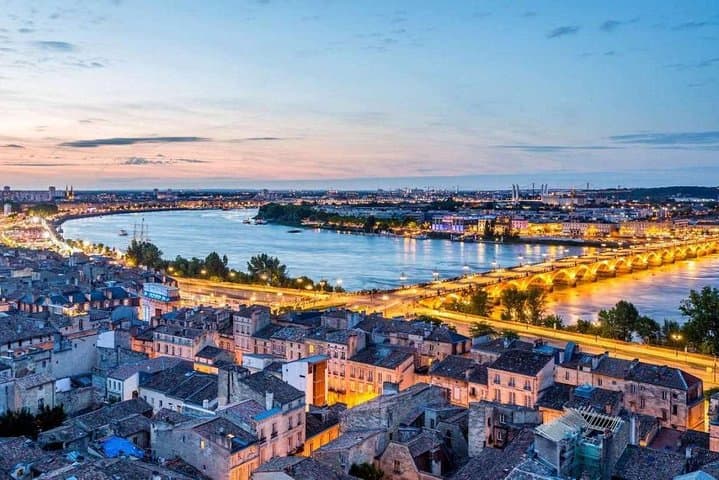 Vue de Bordeaux et du Pont de Pierre
