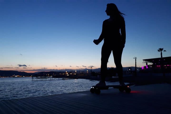 E-skateboard initiation and city discovery