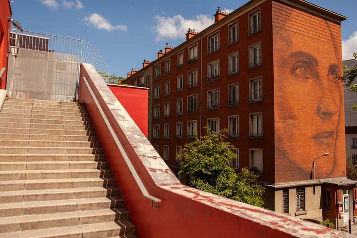 You will discover monumental works, but also unsuspected places.