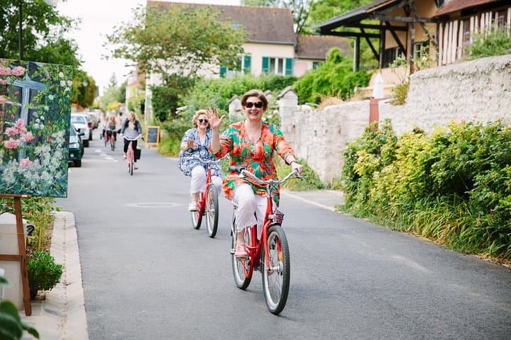 From Paris: Monet Gardens & Giverny Bike Tour with Picnic Stop
