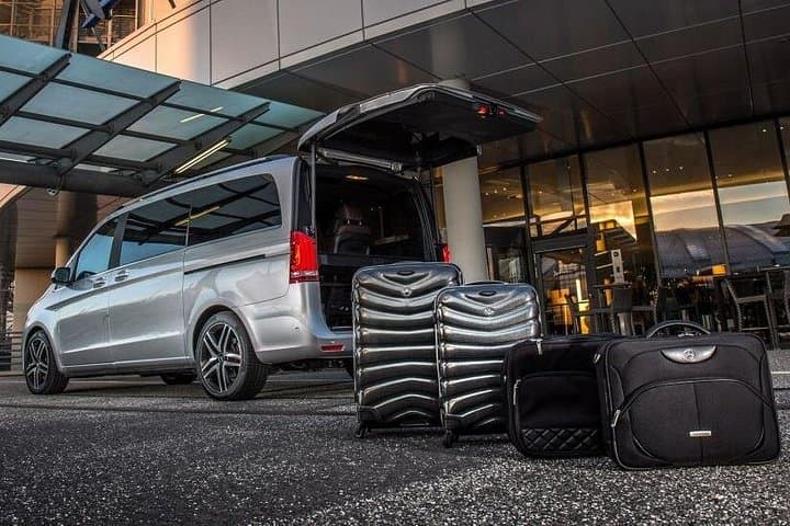 Paris Private Airport Transfer: CDG or Orly – Business Van
