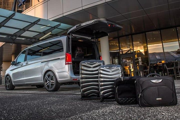 Disneyland Paris Private Transfer – Luxury Minivan