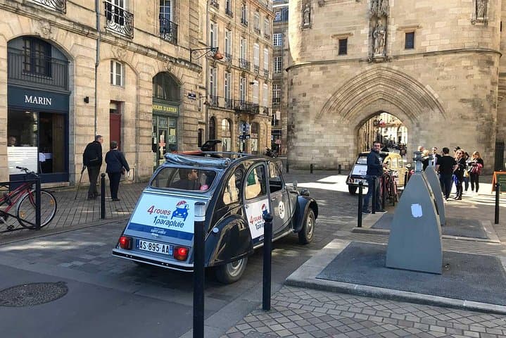 Private tour of Bordeaux in a 2CV vintage car