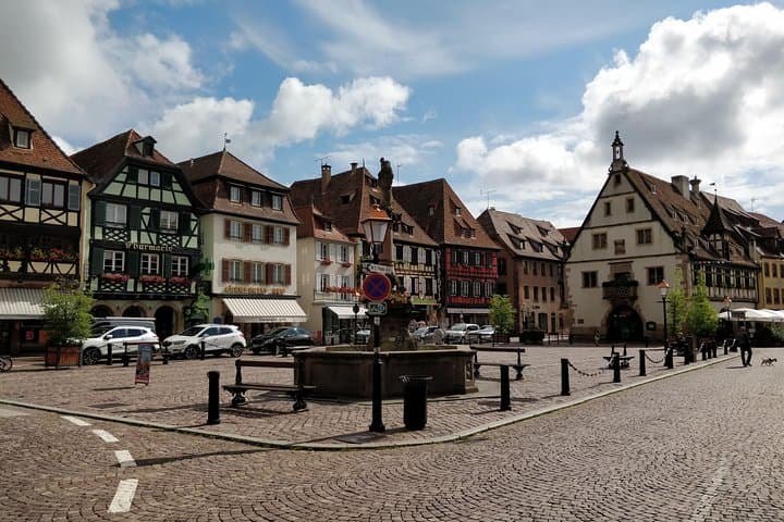 Obernai central square, half-timbered houses and storks