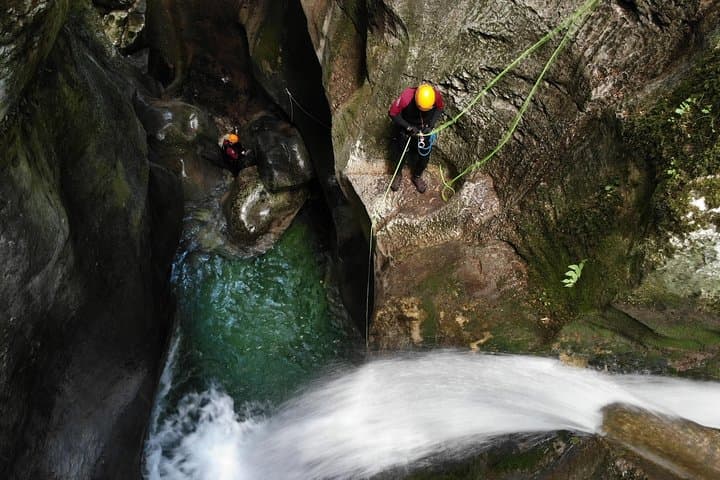 4m jump to the Furon canyon