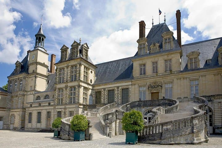 Fontainebleau and Vaux le Vicomte Chateaux Day Trip from Paris