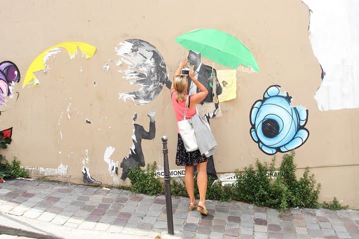 Photograph with a pro Paris off the beaten path!