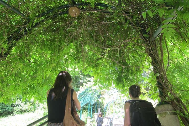 Photograph with a pro Paris off the beaten path!