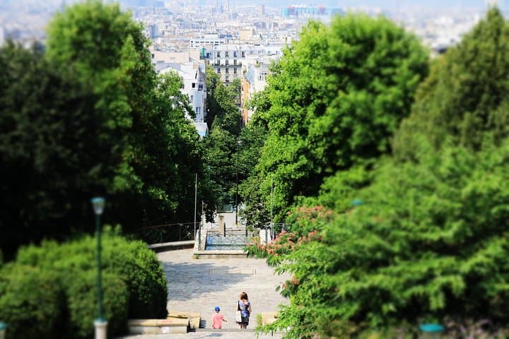 Photograph with a pro Paris off the beaten path!