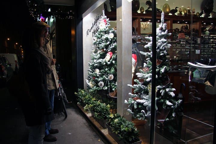 Paris Christmas Gourmet Food Small Group Walking Tour