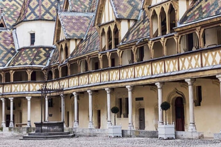 one day of shopping of the best wines in Burgundy (day-trip from PARIS)
