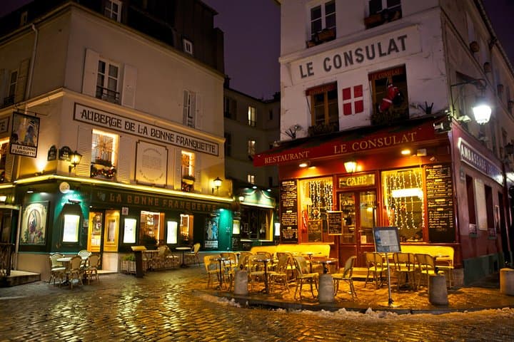 Private Tour: Montmartre Walking Tour, Dinner and Au Lapin Agile Cabaret