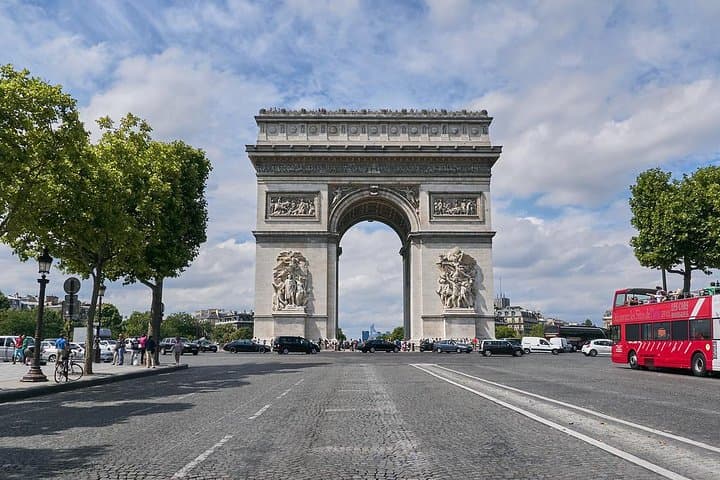 Private 10-hour Shore Excursion to Paris from Le Havre (official guide in Paris)