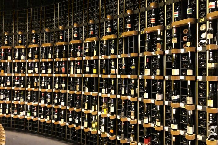Original Bordeaux Old Town & Market Food Tour with wine tasting