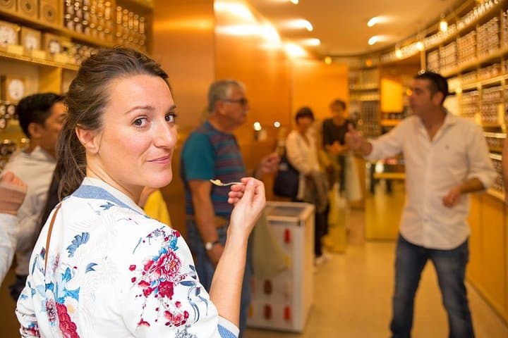 Paris Private Food Tasting Tour with a French Gastronomy Expert