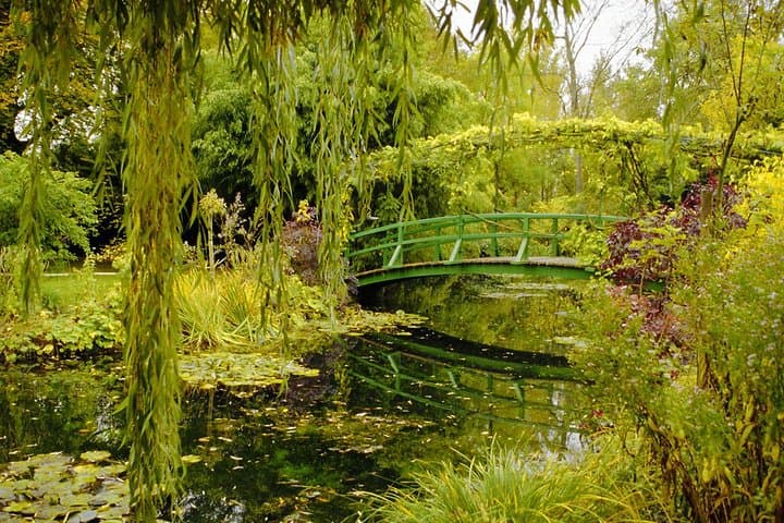 Giverny & Auvers Private Tour "On the road of Impressionists"