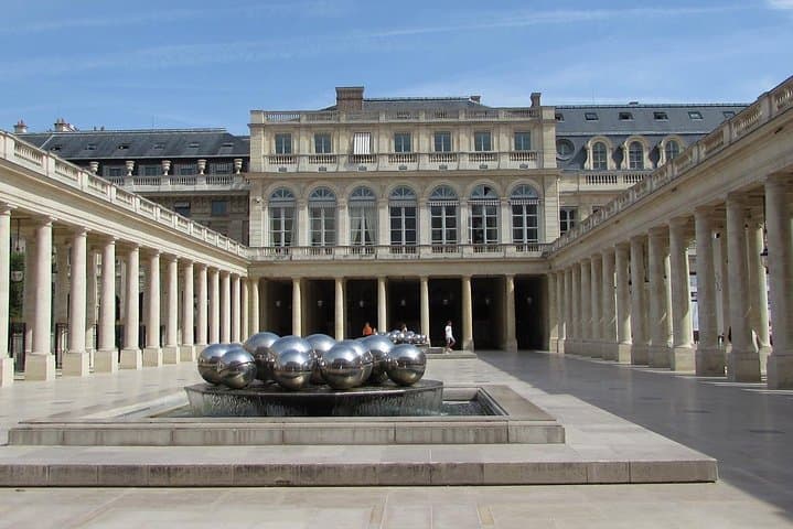 Scavenger Hunt in the Covered Passages of Paris