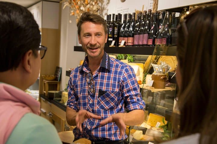 Understand how French buy wines and cheeses