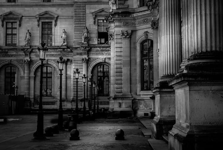 Paris, Between Crimes and Mysteries