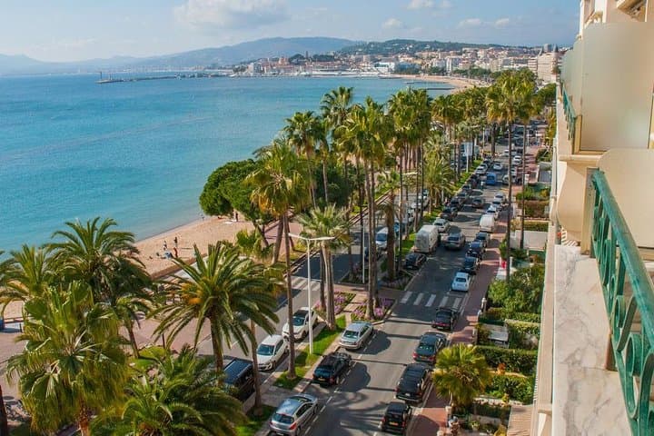 Private transfer by car: Marseille airport from or to Nice / Cannes