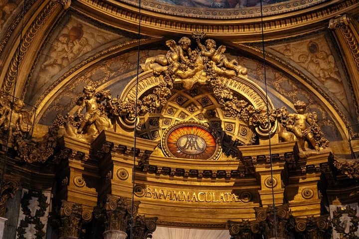 Private Tour: Secrets of Notre Dame & Latin Quarter with a Local