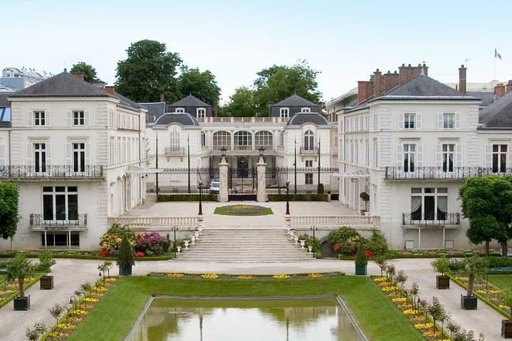 Private Day Trip from Paris to Reims and the Champagne Region