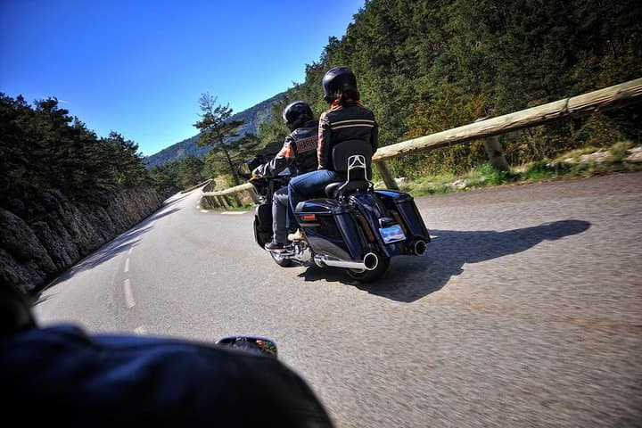 Walk on a Harley Davidson, Half day passenger duet with your guide