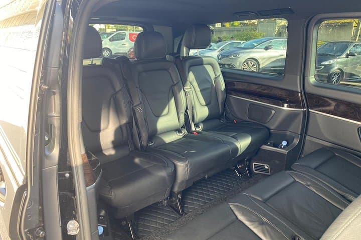 Paris Airport Transfer-Mini Van Round Trip