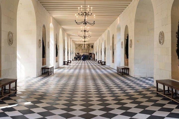 Private Loire Valley Day Trip: Chambord, Chenonceau & Clos Lucé