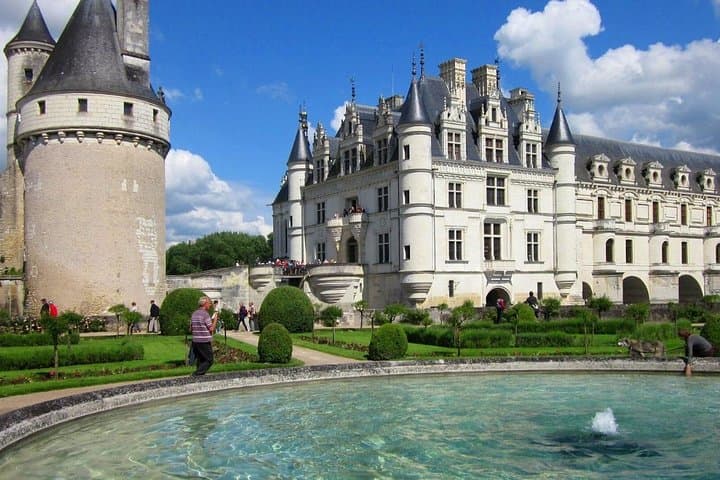 Private Loire Valley Day Trip: Chambord, Chenonceau & Clos Lucé