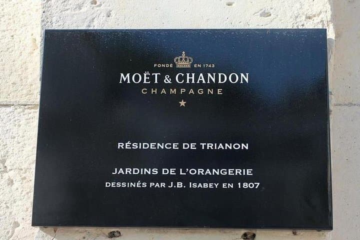 Private 10-hour round transfer to Champagne Epernay from Paris. Best offer!