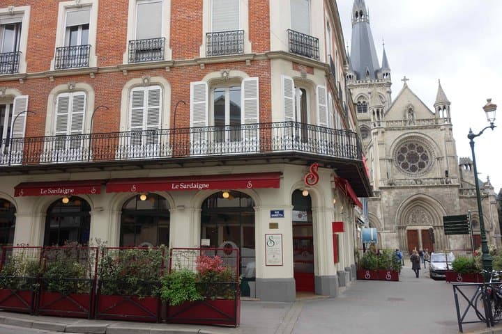 Private 10-hour round transfer to Champagne Epernay from Paris. Best offer!