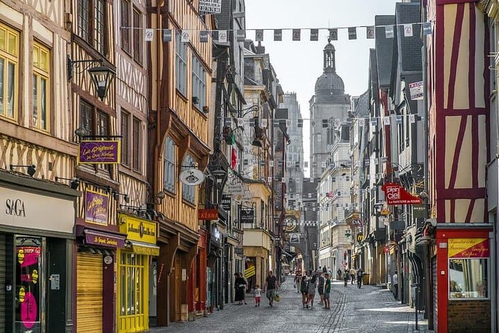 Private round transfer to Rouen, Honfleur, Deauville from Paris