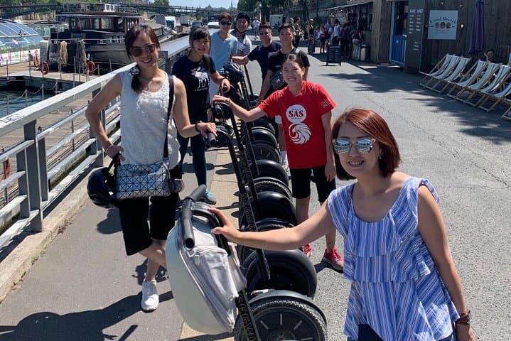 Private Tour: Discover Paris with Local, 3 hours on a Segway
