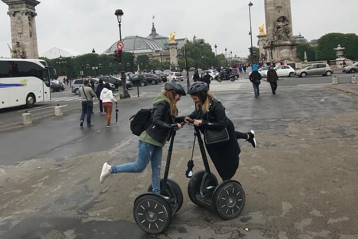 Paris: Experience Segway Top Highlights Small Group 2 Hours