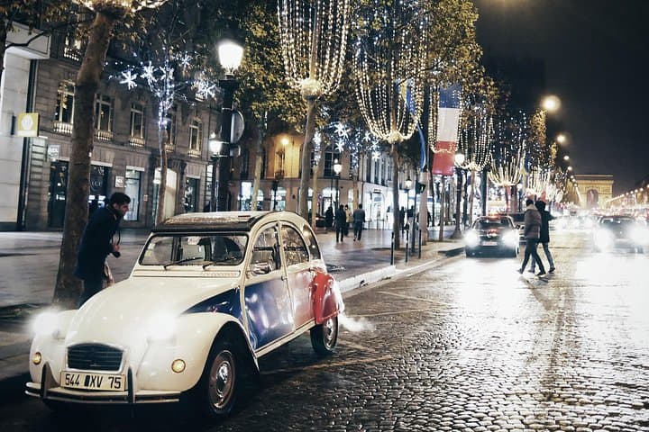 Paris and Montmartre 2CV Tour by Night with Champagne