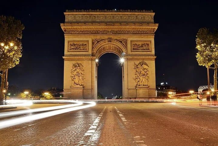 Paris by yourself (4-8h) with english speaking driver by MiniVan