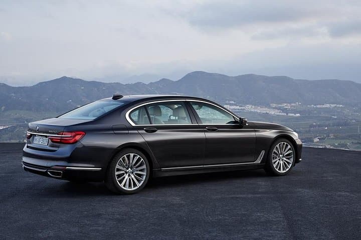 Bordeaux to Airport Private Transfer in Premium Class