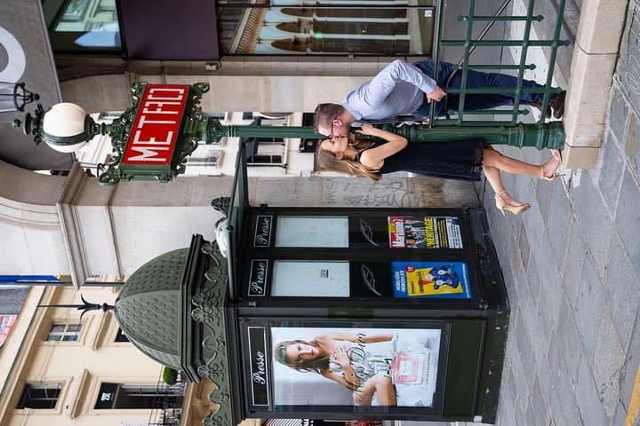 Professional Photo Shoot Walking Tour in Central Paris