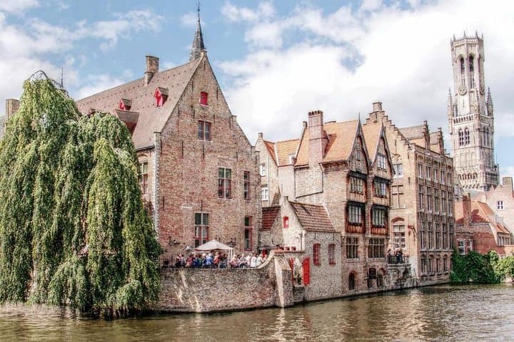 Private 12-hour round transfer to Belgium (Bruges) from Paris