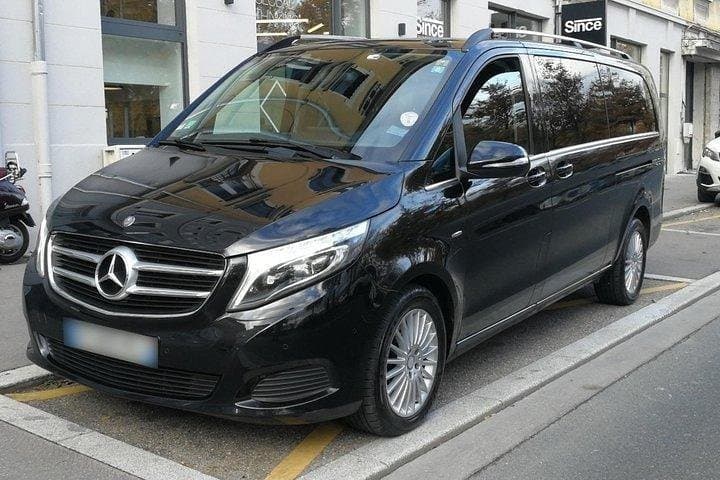Airport to Bordeaux Private Van Business Transfer