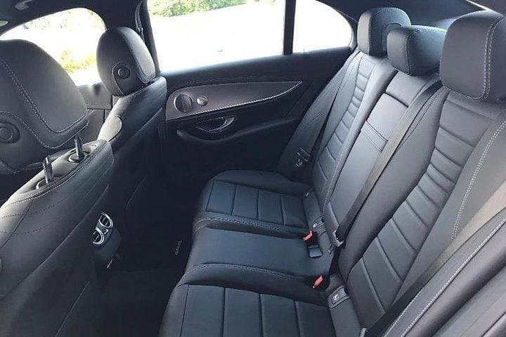 Bordeaux to Airport Private Transfer in Business Sedan